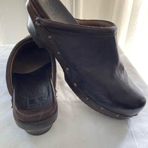 Frye women’s Clogs